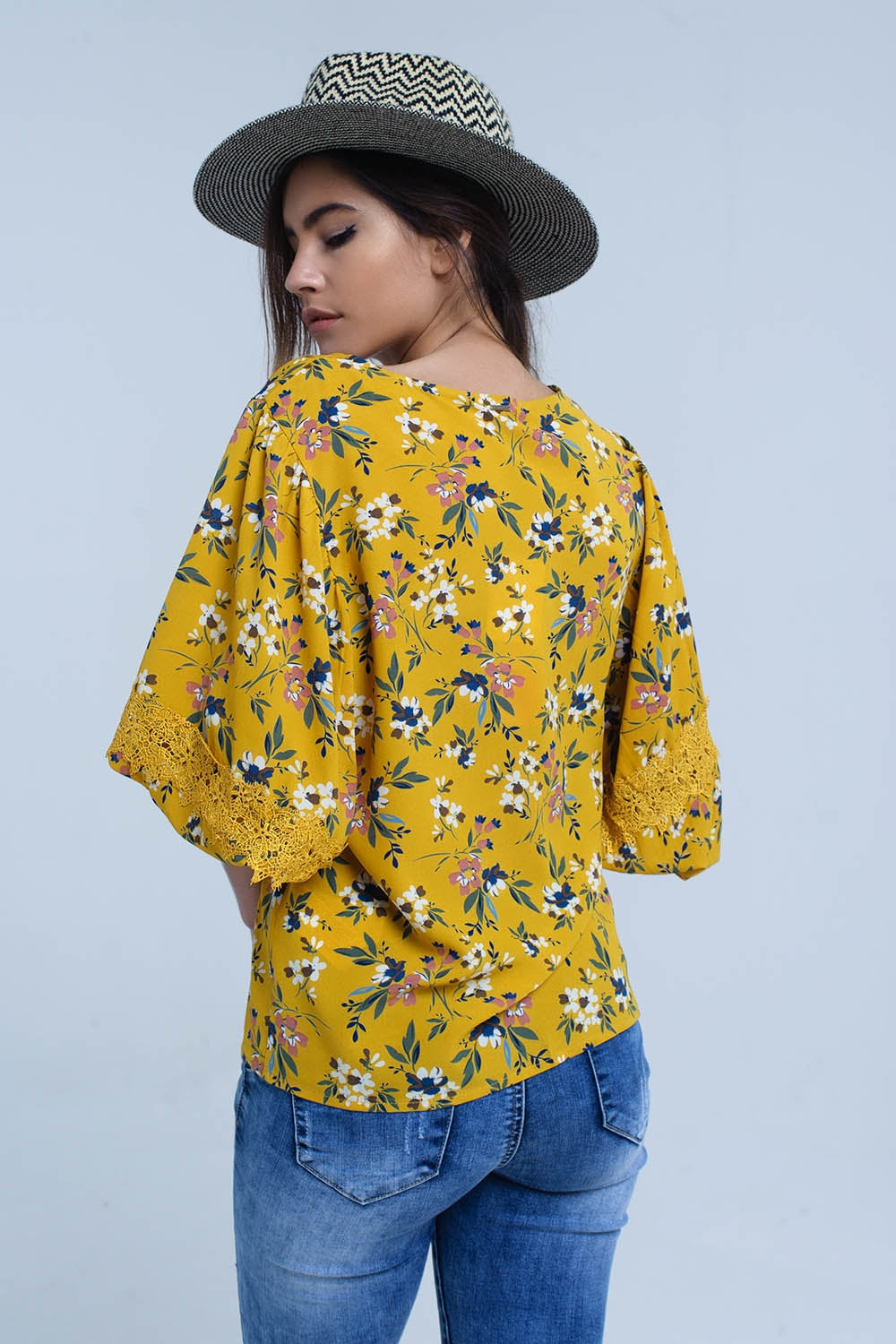 🌷 Für das Wochenende sind sommerliche Temperaturen gemeldet: komm vorbei wir haben viele neue Shirts und Shorts für Damen und Herren. 🌷